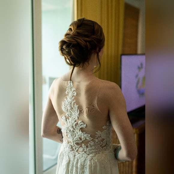 Allure Bridals wedding dress - Picture 2 of 9